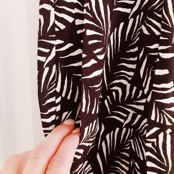 Petite LOFT Romper with side tie and pockets! - Picture 5 of 5